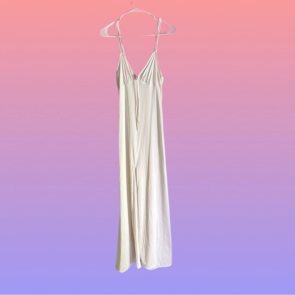 Cream Chemise with Spaghetti Straps and Straight Silhouette